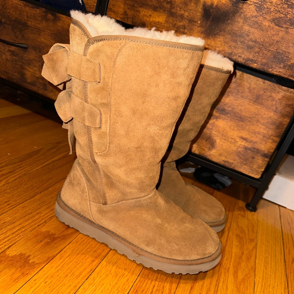 Authentic Ugg Leather Bow Boots Size